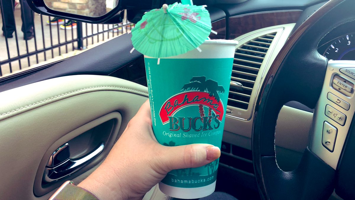 Tiogar's tweet photo. Exactly what I needed post-workout, especially when itโs 105 degrees out. Iโd be there every day if theyโd spike these ๐ฌ @bahamabucks #snocone #bluecoconut #tigersblood @bbinthecity https://t.co/L54DldexgZ