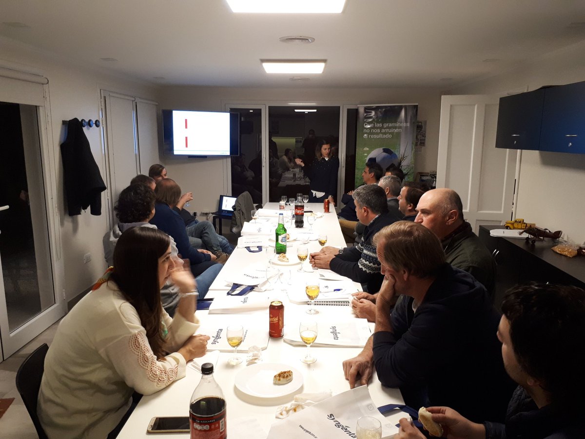 JuliMainero's tweet photo. Ahora! 👉   Luz Mosso @luzmossoban nos presenta los nuevos fungicidas de @Syngenta_ar 

#MIRAVISTRIPLEPACK
#ELATUSACE

@luisblancosa #CompartimosExperiencias https://t.co/yMSnx20ZQu