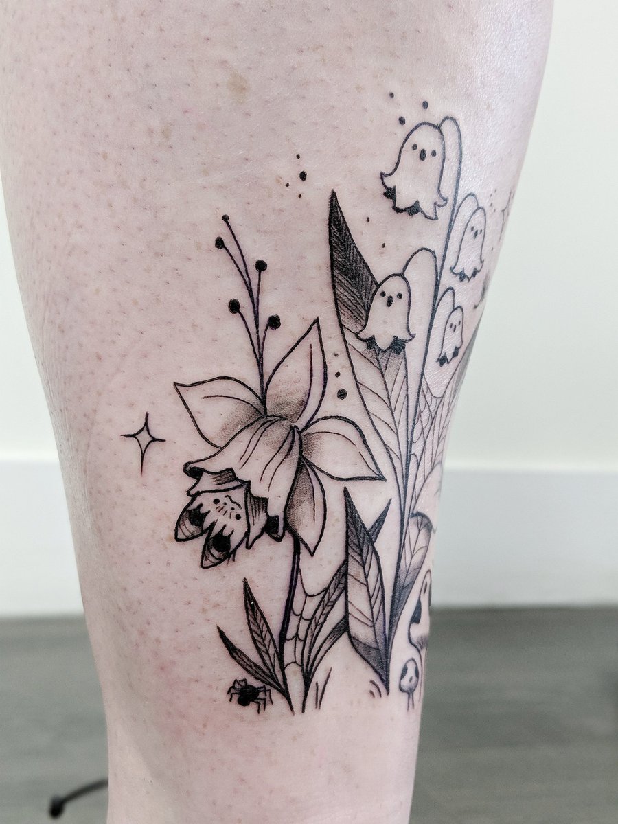 mandajmartin's tweet photo. Figure I should start sharing more tattoos here as well! A lil spoopy garden ankle wrap from a couple weeks ago! ✨💀🌱 https://t.co/QITiA2bgiA