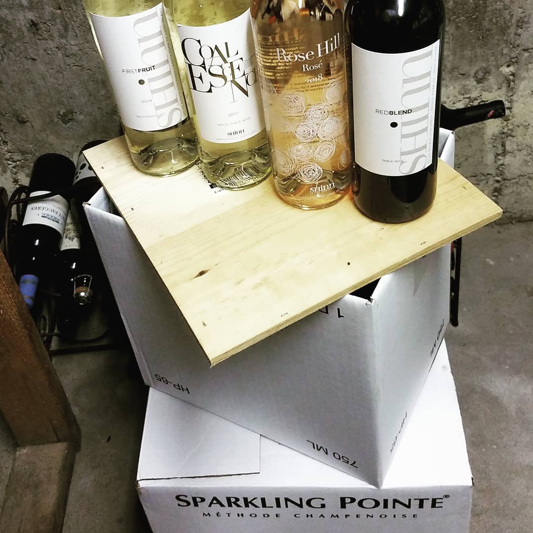 GerardMeade's tweet photo. GOOD THINGS TO COME 

On the vine at #shinnestatevineyards, on the patio at #sparklingpointe, and stocked up for a while from two #nofo faves! 

#northfork #northforkfoodandwine #sparklingwine #longislandwine #longislandwinecountry #northforkwinetrail #wine #eastend https://t.co/Ycutp4uODL