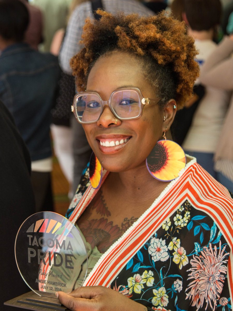 PLUNEWS's tweet photo. Proud the whole year round! 1.) Lutes raised the Progress Pride flag in the center of campus throughout July. 2.) AVP Angie Hambrick received the @TacRainbowCntr's Ruby Ally Award. 3.) Students, alumni, faculty & staff repped at @TacomaPrideFest. 4. Pop Sockets. #TBT #PLUsummer https://t.co/QFQJvlwlFL