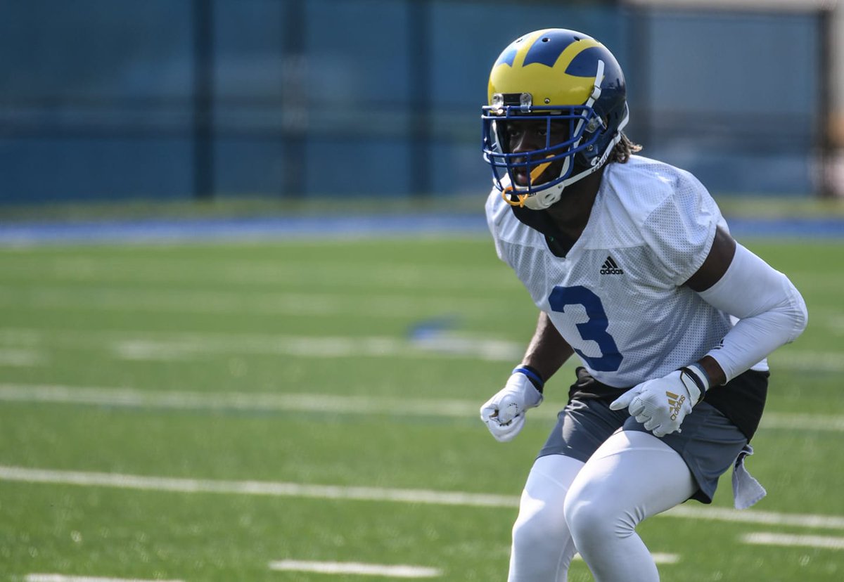 ApostleFrank's tweet photo. #ReRoutingRiah #RiahsIsland  #ChipMinded #NextManUpMentality  #Reporting4Duty - 21 Days to go before the Season Opener! #DemBurtonBoyz https://t.co/EBHdZniPCY