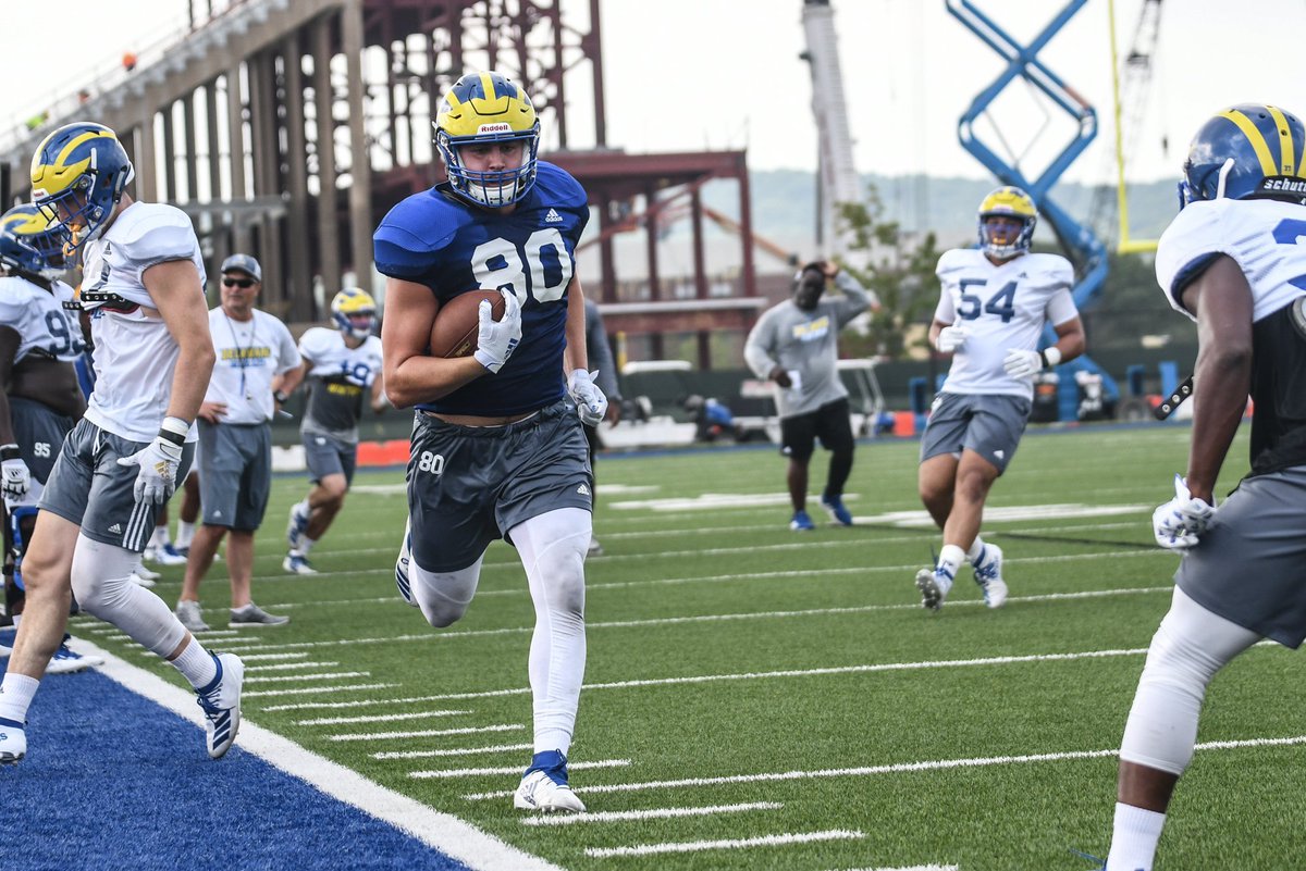 ApostleFrank's tweet photo. #ReRoutingRiah #RiahsIsland  #ChipMinded #NextManUpMentality  #Reporting4Duty - 21 Days to go before the Season Opener! #DemBurtonBoyz https://t.co/EBHdZniPCY