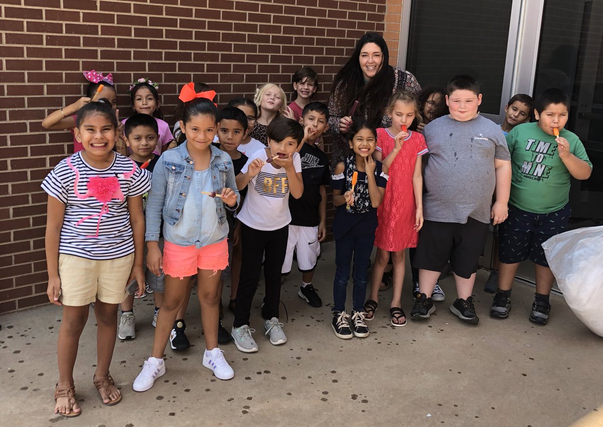 Thigpens3rd's tweet photo. Popsicles to cool off on this hot first day of Third Grade! So excited for this new year! #swelem #cpsreds https://t.co/ahOKHhZ5Vi
