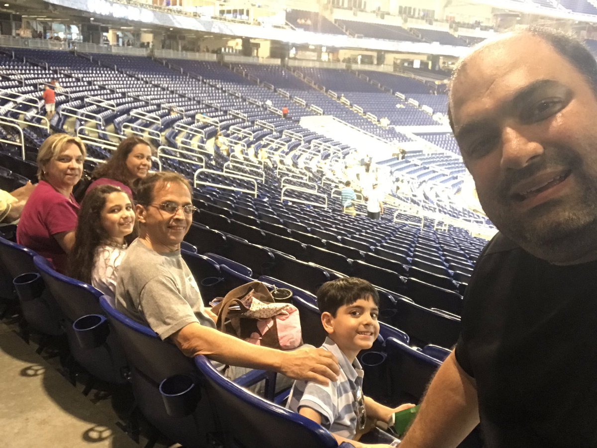 juanda32's tweet photo. @LosMarlins #JuntosMiami familia junta viendo un gran juego de béisbol! https://t.co/3NklYpKDcn