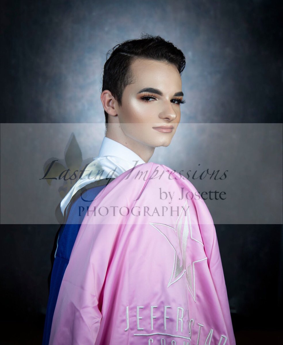 braxtonmg's tweet photo. Hi, how are ya Senior year? @JeffreeStar #JeffreeStarCosmetics #jeffreestar #classof2020 https://t.co/jEJDKtO3Mt
