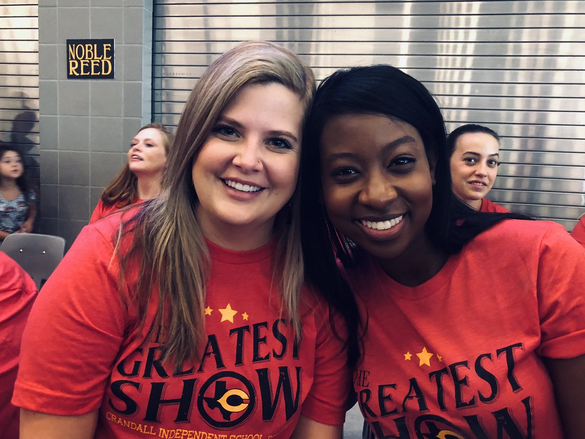 jenna_kasprzyk's tweet photo. Have I mentioned how much I LOVE @OfficialCISD and @CISDNobleReed?!? Bonus checks at convocation, and spending the day at Top Golf! 🖤⚓️💛 #CISDpiratepride #piratesforever #beNOBLE https://t.co/HfUjjA5VaZ