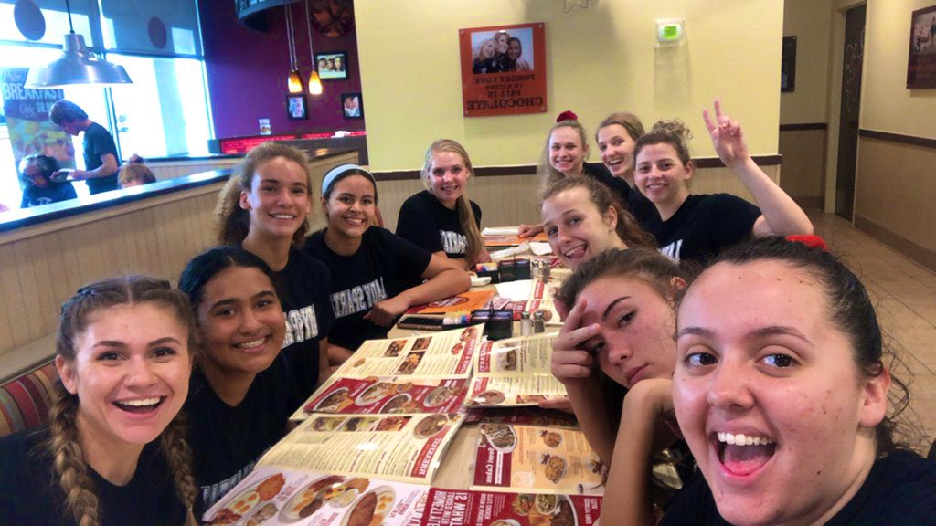 phsvb_booster's tweet photo. Team dinner after a great tournament day!🍽 https://t.co/8SWv9mNyCw