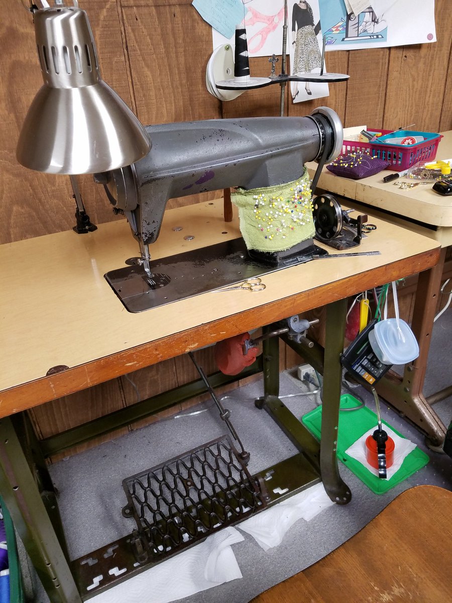 RGriffin222's tweet photo. Totally in love with my new industrial sewing machine from ISM Services, LLC, in Highland, Indiana! I will miss my old one, as it served me well for 20 years, but love my new one! old workhorse💪💪and new!!!💕💕 https://t.co/3HbvT0NQEE