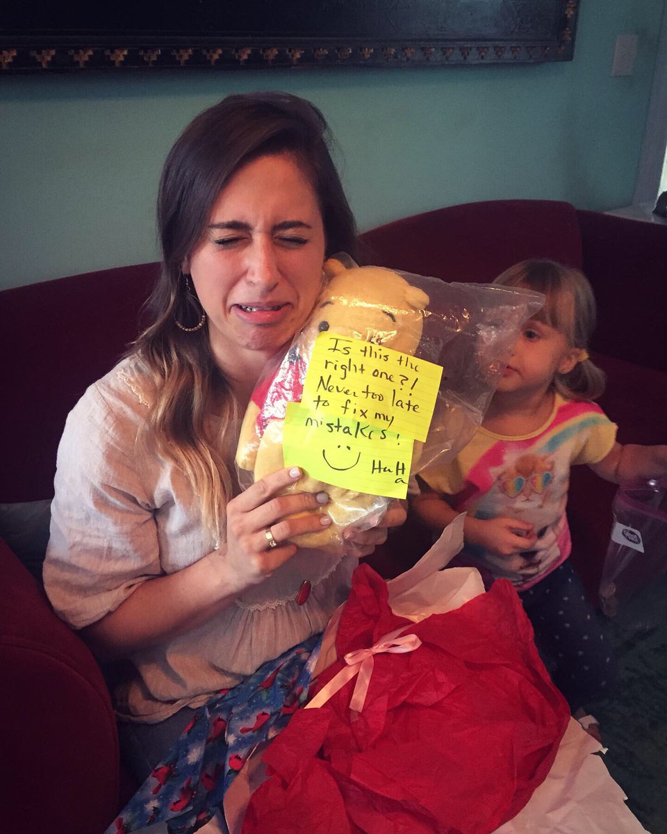 ScarletEH's tweet photo. Maybe my favorite gift ever. From my mom. Just zoom in on the note I’m holding. Then scroll to read the story from He Numbered the Pores on My Face. I LOVE YOU MOMMY! #FinallyCool #henumberedtheporesonmyface @BHpub https://t.co/6YQL0PtQsH
