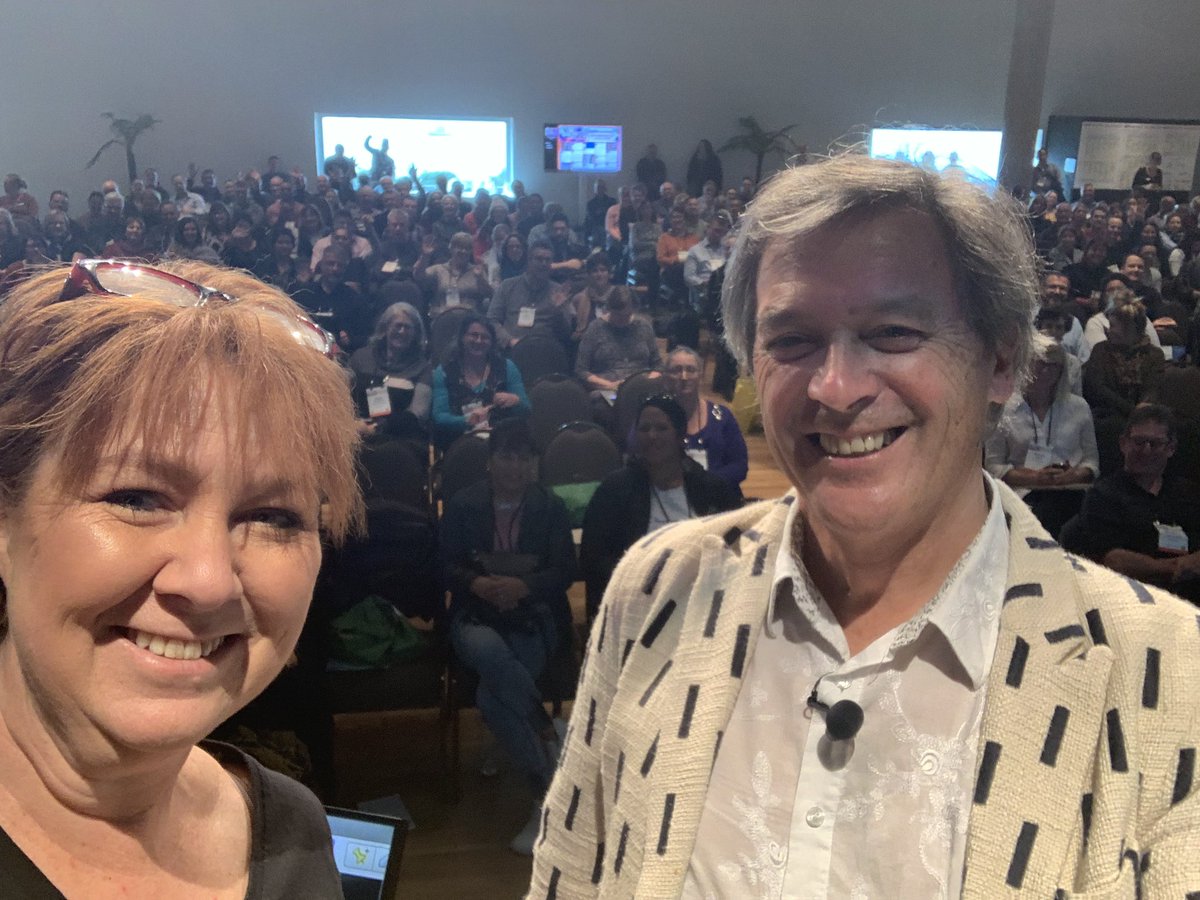 nzjoyc's tweet photo. Selfie with Ian Taylor, and 400+ deputy Principals seemed appropriate when introducing him as a keynote @nasdapnz  conference #gomad19 https://t.co/gApmQ3sZNn