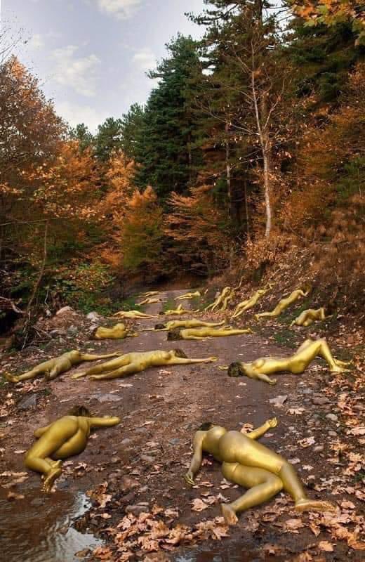 “Ölü Altın Bedenler” 
2-Sonrasında aynı dağlarda, doğada sadece yüksek kişisel tekâmül, nefes, yoga kampları ve hatta davullu tüylü şamanik kamplar yapıldı. Hoş, halâ da bir yerlerde, sorunsuz coğrafyalarda kamplar vardır.