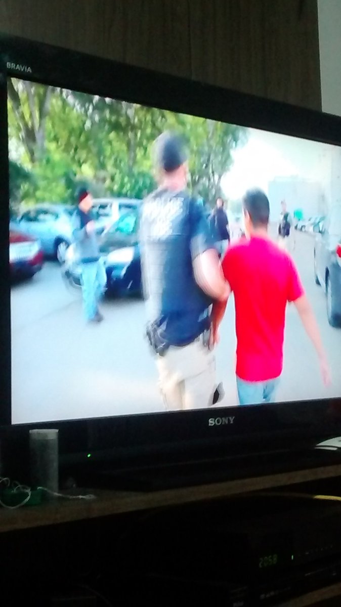 BitchItsFuck's tweet photo. the government is so stupid that it prefers to release more guns than let immigrants into the country, the parents of these children were taken while they were in school, imagine the despair of not being able to see their parents. #HelpImmigrants https://t.co/IUL5y06AMe