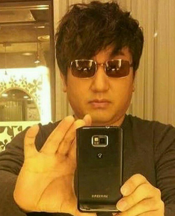 jjanghob's tweet photo. Hbd papa bear 🎉🎉 #ItsYourDayHitmanBang https://t.co/uZDiuTTZ4D