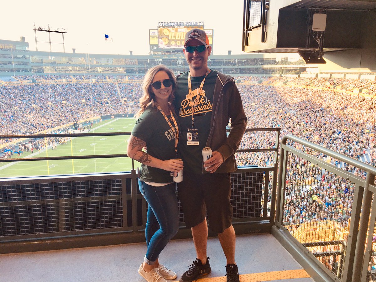 britt24rondi's tweet photo. Packer season is back!! 💚💛
.
.
.
#getloudlambeau #getloud #millerlitepartydeck #gopackgo #gopackers #packerfans #greenandgold #greenandyellowgreenandyellow #hereforthew #thirstythursday #withmyoneandonly https://t.co/kif0XZu83j