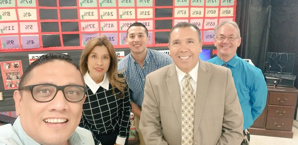 RolandoPineda20's tweet photo. @BrownsvilleISD Superintendent Dr. René Gutiérrez came to visit the BEST SCHOOL IN TOWN!!!
@Bea3140 @MrChong_11 @MrsGomez1003 @manofsteel0121 @shm11a @nledezma046 https://t.co/QXCTdTB8Sv