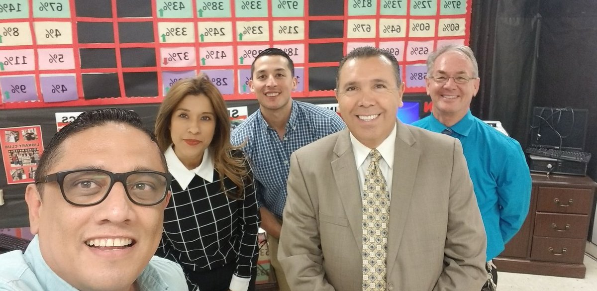 RolandoPineda20's tweet photo. @BrownsvilleISD Superintendent Dr. René Gutiérrez came to visit the BEST SCHOOL IN TOWN!!!
@Bea3140 @MrChong_11 @MrsGomez1003 @manofsteel0121 @shm11a @nledezma046 https://t.co/QXCTdTB8Sv