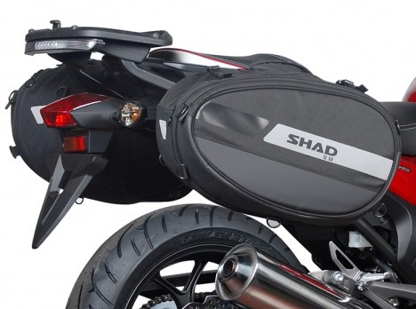 REVISTA400's tweet photo. Las Bolsas Laterales SL58 de SHAD te darán gran resistencia y calidad, cuenta con un diseño atractivo, además tiene elementos reflectantes de gran tamaño para una mayor seguridad. 😎🏍
#TodosSomos400 #SHAD #SL58 https://t.co/lOLA7fV3Hc