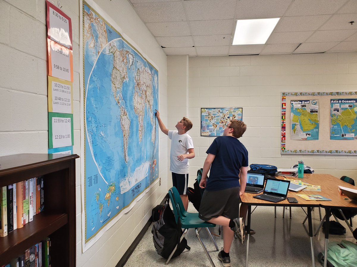 Mr_Rollman's tweet photo. Students were collaborating and using their map skills to complete a digital escape room! #feedthebears #engagedlearning #socialstudies https://t.co/OqEE83qjyJ