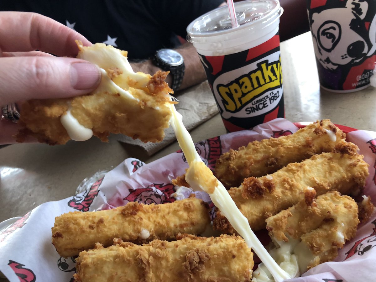 OOPVickieWatts's tweet photo. World famous cheese sticks as big as your FACE for lunch at #Spankys by Texas Tech today 😋 #friedcheese #meltygoodness #cheatday https://t.co/dyRjWkPjik
