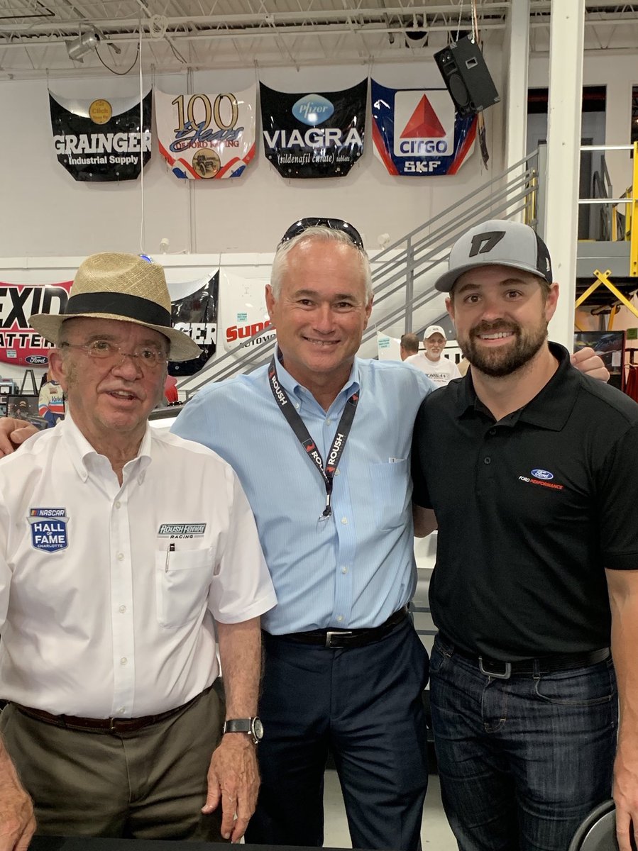 VarneyEd's tweet image. Visit with my NASCAR friends in Livonia.