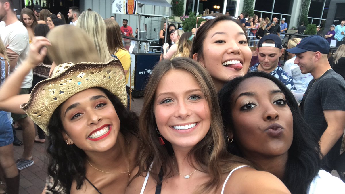 gracek585's tweet photo. #hcnkc https://t.co/Y8pW9zlBMH
