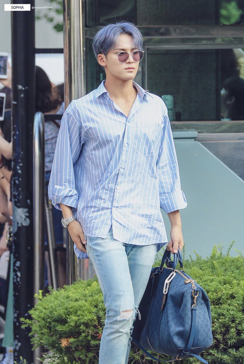 miracleof970406's tweet photo. #SEVENTEEN #세븐틴 #민규 #MIINGYU 
190809 뮤직뱅크 출근 HD https://t.co/2LobsmK2fW