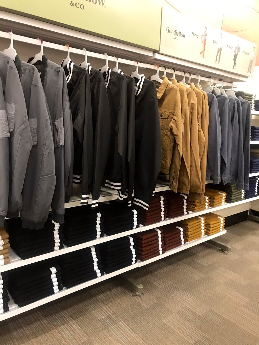 mrvangeldren's tweet photo. Visual standards 👌🏼! #roygbiv #lightodark #T1822 #foldingstandards MENs DBOs are killing it with these #crispfolds! 😎 https://t.co/v15CyGzSOm