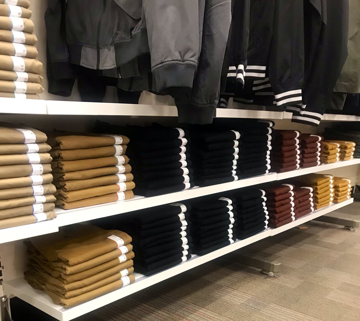 mrvangeldren's tweet photo. Visual standards 👌🏼! #roygbiv #lightodark #T1822 #foldingstandards MENs DBOs are killing it with these #crispfolds! 😎 https://t.co/v15CyGzSOm