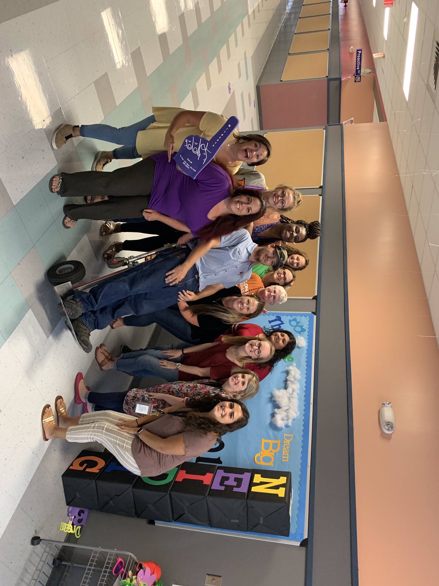 joannas_reads's tweet photo. Teamwork makes the dream work! Day 1 of in-service ✅ @ELGINISD_NEIDIG @ElginAcademics https://t.co/x0U08itvge