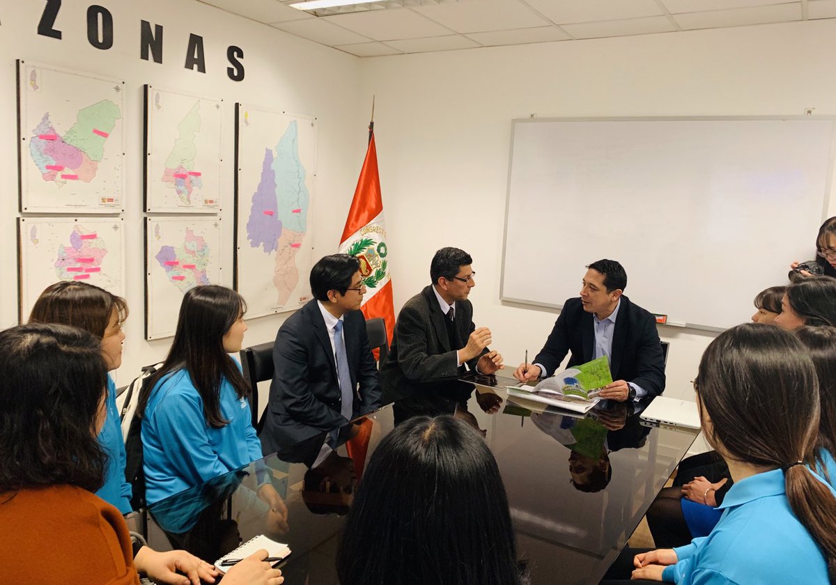 MiguelCastroGra's tweet photo. Hoy tuve el gusto de conocer sobre la labor que viene realizando la organización ASEZ WAO, un grupo de voluntariado global conformado por jóvenes trabajadores que, en coordinación con la ONU, contribuyen a salvar la Tierra y a la humanidad de los riesgos ambientales. Loable labor https://t.co/ps5a2tV5Vo