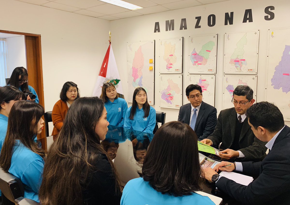 MiguelCastroGra's tweet photo. Hoy tuve el gusto de conocer sobre la labor que viene realizando la organización ASEZ WAO, un grupo de voluntariado global conformado por jóvenes trabajadores que, en coordinación con la ONU, contribuyen a salvar la Tierra y a la humanidad de los riesgos ambientales. Loable labor https://t.co/ps5a2tV5Vo