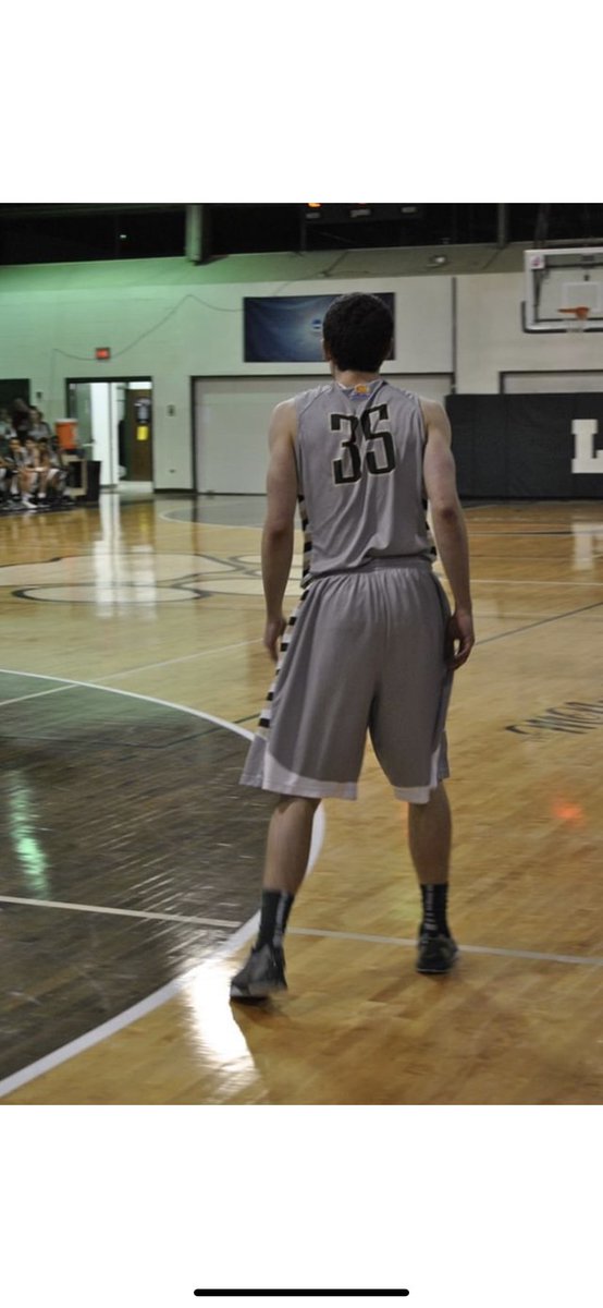 leesmcraembb's tweet photo. #DunkMountainBrotherhood #LMalumni @coacheppley Chad Epply the 2013 graduate also a local product is now living in Chengdu, China and coaching 6-18 year olds for i2 Sports since last December. #Fire #BEgreat https://t.co/CYAvBEQFbc
