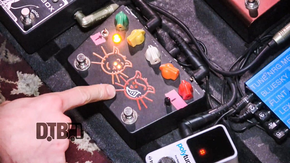 DigitalTourBus's tweet image. Harry, from @HudsonTaylor (@Rubyworks), shows off all of the gear that he uses onstage! Watch the video at digtb.us/harrygear

#hudsontaylor #rubyworks #digitaltourbus #gearmasters #music #interview #video #tourlife #guitargear #guitar #guitarist #pedalboard #folk #folkmusic