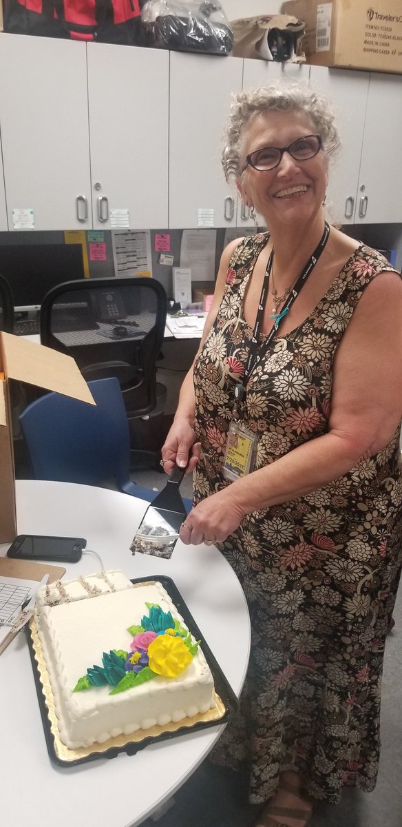 mrgvalentino's tweet photo. We must always find time to celebrate with each other....even on days when operations are irregular!! Happy birthday to Robert, LeAnne and Tamra. #itstheirbigday #BlueMSP #JetBlue #begreat #birthday #B6 #B6 #inspiregreatness #coolcrew https://t.co/9I3dPsALS6