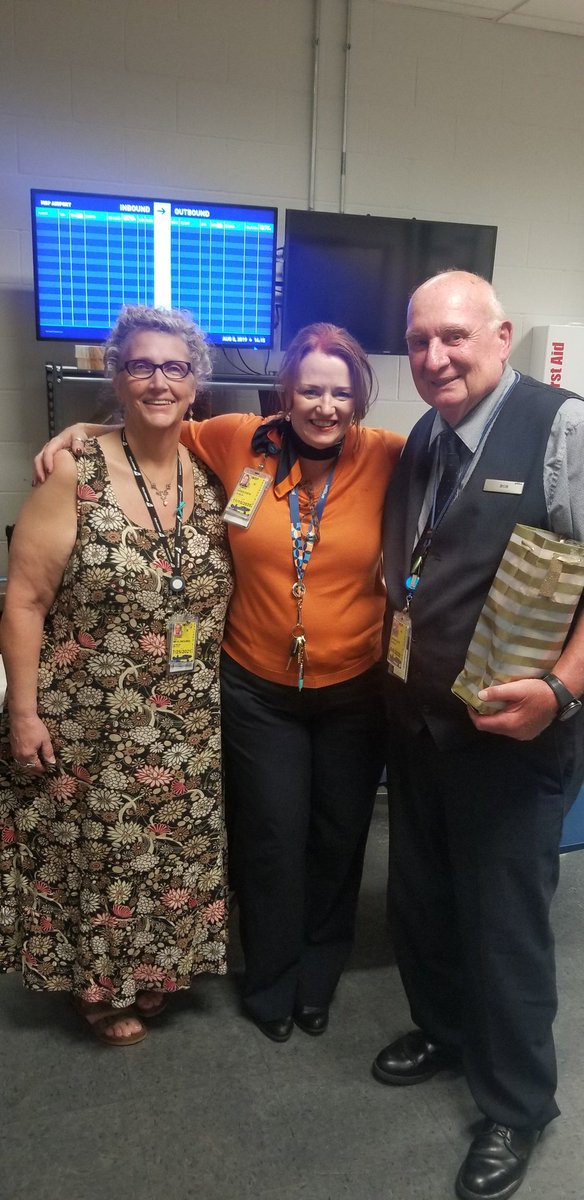 mrgvalentino's tweet photo. We must always find time to celebrate with each other....even on days when operations are irregular!! Happy birthday to Robert, LeAnne and Tamra. #itstheirbigday #BlueMSP #JetBlue #begreat #birthday #B6 #B6 #inspiregreatness #coolcrew https://t.co/9I3dPsALS6