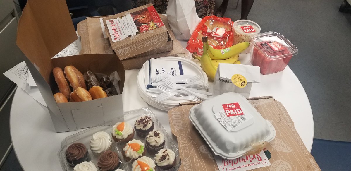 mrgvalentino's tweet photo. We must always find time to celebrate with each other....even on days when operations are irregular!! Happy birthday to Robert, LeAnne and Tamra. #itstheirbigday #BlueMSP #JetBlue #begreat #birthday #B6 #B6 #inspiregreatness #coolcrew https://t.co/9I3dPsALS6
