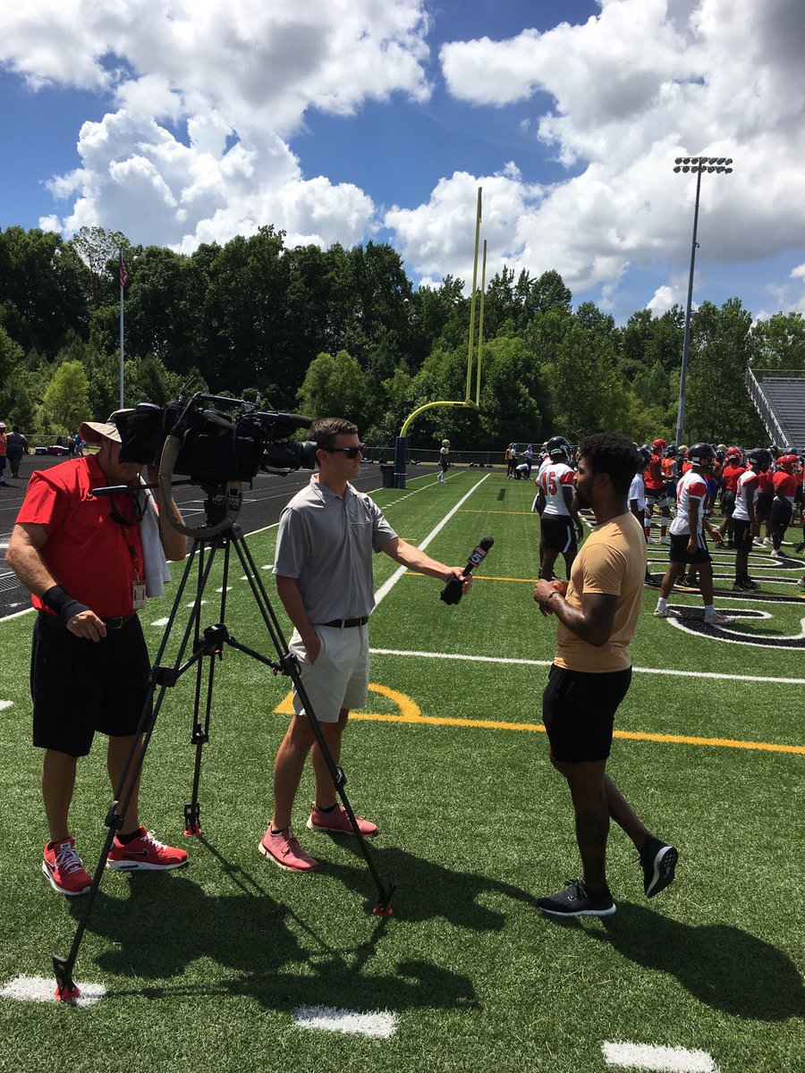 LukeGambleTV's tweet photo. Incredibly thankful for an internship with @FOX5Sports @FOX5Atlanta that provided endless opportunities. Special shoutout to @Justin_FOX5, @Cody_Fox5 ,@bkfox5sports, @krodfox5, @thekellyprice & #TwitterlessChip for all the encouragement and advice this summer! https://t.co/egBsIjqDg9