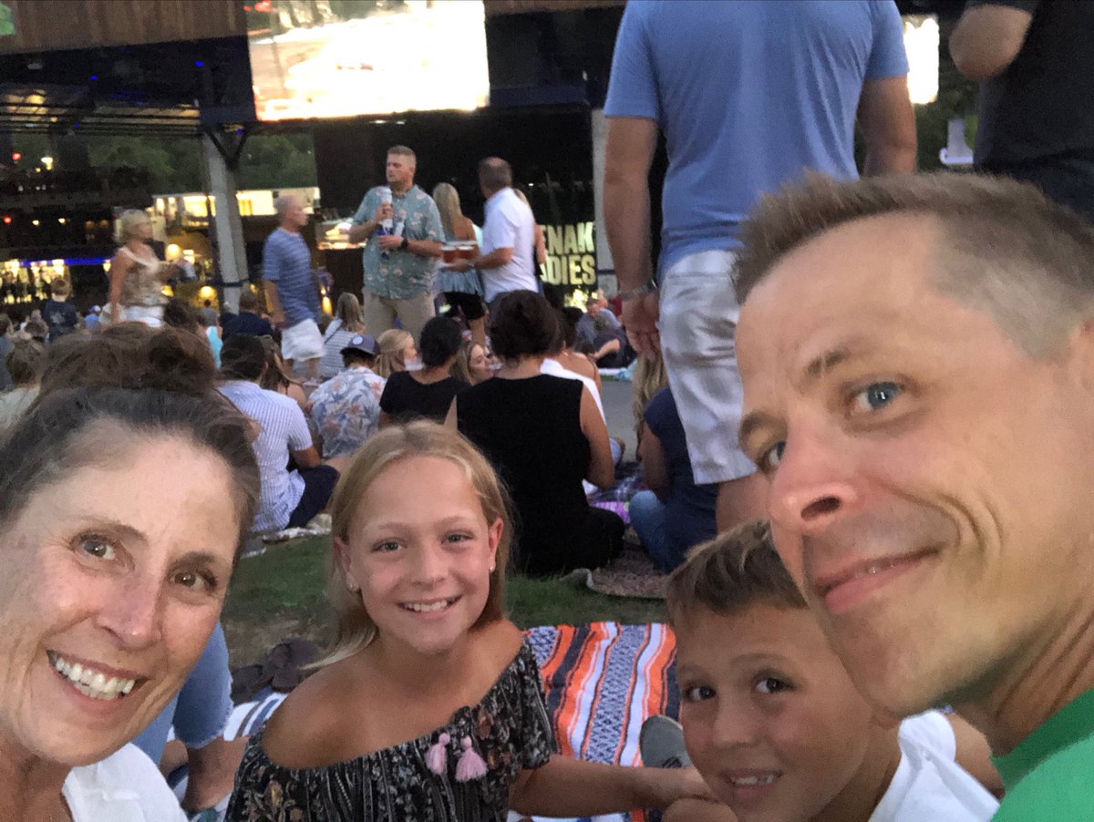 BryanPax's tweet image. First concert ever #hootiebnlmpp