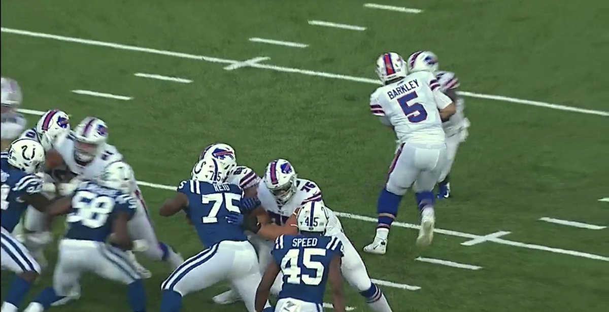 Wyatt Teller leaves the double team with Bodine, takes out LB Speed at second level to spring the big Singletary run.