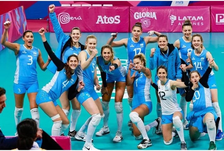 VoleyPlus's tweet photo. Les presentamos a Las Panteras 🇦🇷, no tienen ningún sponsor y reciben toda propuesta. https://t.co/bzsBdMhHBs