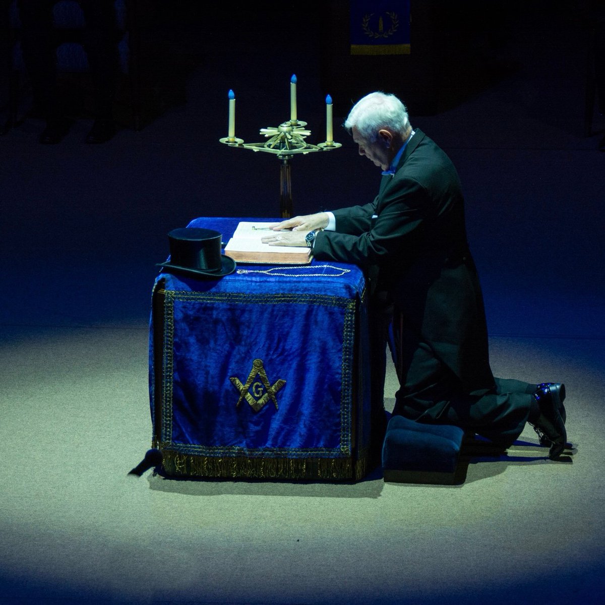 MasonsofCA's tweet photo. Does anyone remember Grand Master Stuart A. Wrightโs public installation at #AnnComm18 as clearly as we do? Register for this yearโs business sessions and bring your friends and family to the public installation the weekend of October 18-20. REGISTER NOW: https://t.co/h56kDoMKev https://t.co/nG3SmaMGRX