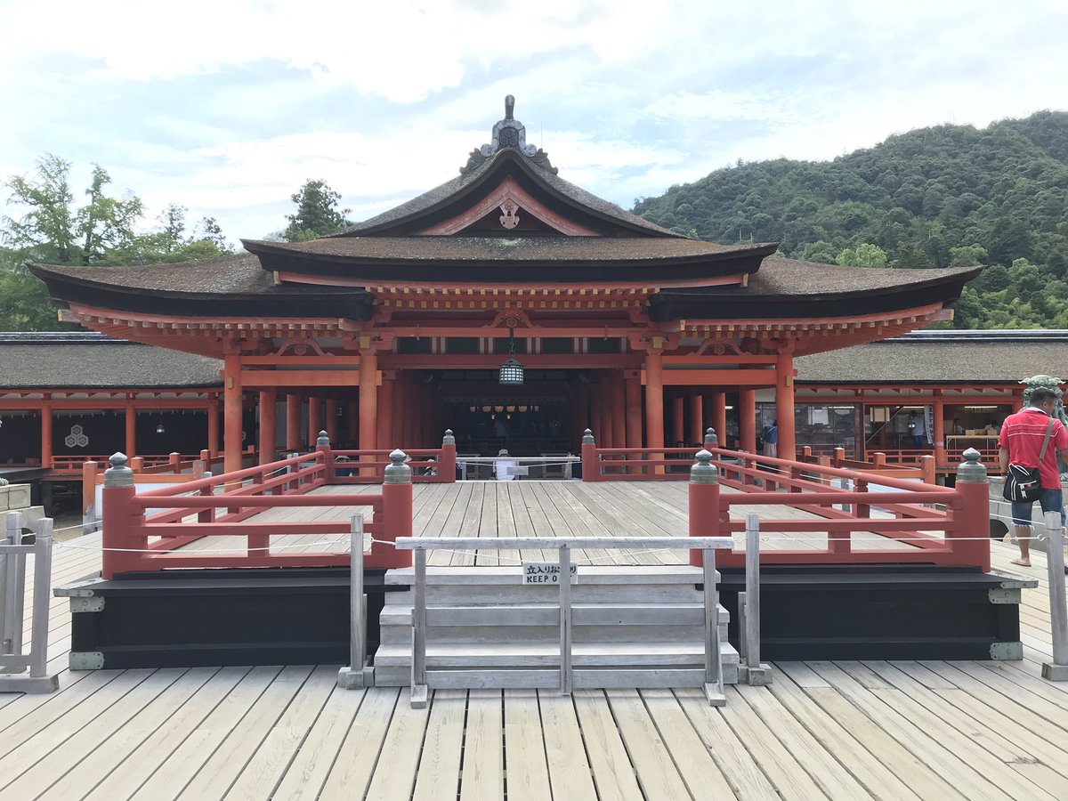 HNeko19's tweet photo. 厳島神社に行ってきたよー。今回は干潮だったけどどこからか水が湧き出てきていてとめもキレイだったよ。おみくじひいたら凶がでたよ.....もう一回ひいても凶がでて萎えた https://t.co/3Zy8qpNL3p