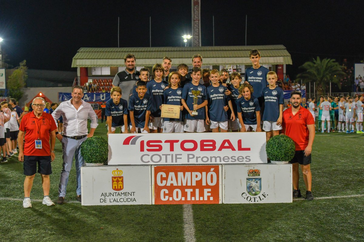 Cotif's tweet photo. 📸 ENTREGA DE PREMIOS #COTIFPromesas @istobal_es 👉 #Alevines 🏆

1⃣ @Academia_VCF 🥇
2⃣ @MSA_Valencia 🥈
3⃣ @MalvarrosaCF 🥉

#COTIF2019 https://t.co/6ACb6jqDRT