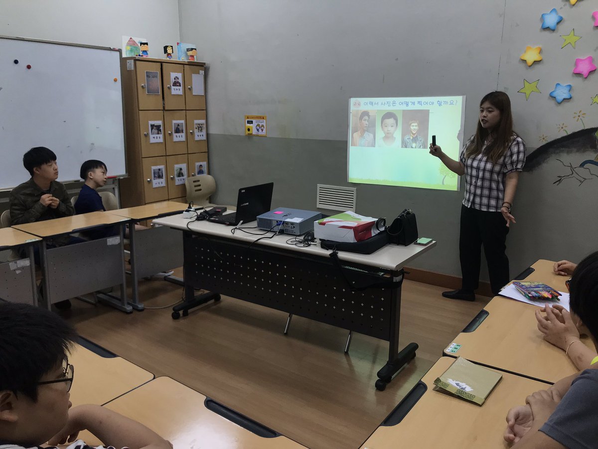 #성남시청소년재단 (이사장 은수미) #중원청소년수련관 #방과후아카데미 #경기남부장애인재활협회
오늘을 징검다리 청소년들을 대상으로 취업 전 교육 프로그램을 진행하였습니다. 밝은 미래를 위해 힘찬 발걸음을 걷고 있는 징검다리 청소년들을 응원해주세요☝🏻