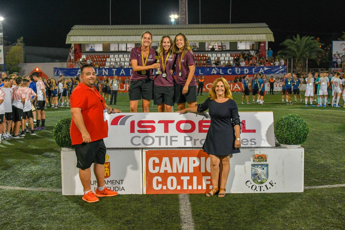 Cotif's tweet photo. 📸 ENTREGA DE PREMIOS #COTIFPromesas @istobal_es 👉 #Alevines 🏆

4⃣ Soccer Talent 🎖
5⃣ @innotec_ 🎖
6⃣ @VillarrealCF 🎖
7⃣ @CanteraSFC 🎖

#COTIF2019 https://t.co/r8JgyoIpZw