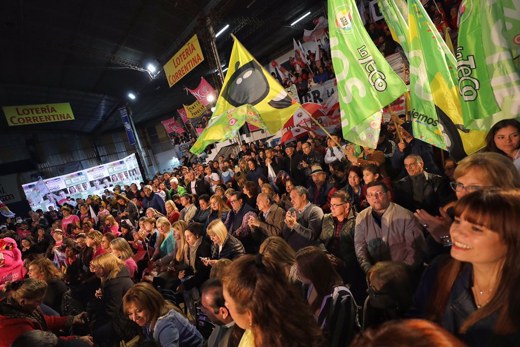 vamosctesok's tweet photo. Comenzó el acto 360º en el que cerramos la campaña electoral de la lista 502 A de cara a las PASO. El club Alvear de #Capital estalla de militantes y vecinos que ratifican su apoyo a @mauriciomacri y @gustavovaldesok, porque es importante que sigamos juntos. https://t.co/GTImwNUER4
