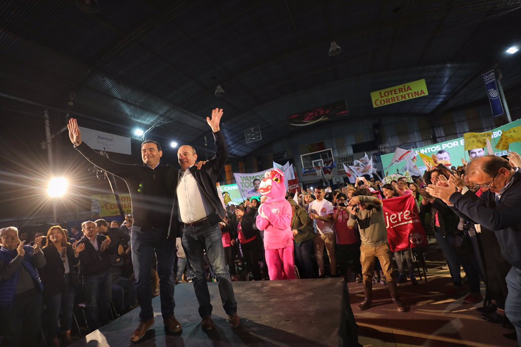 vamosctesok's tweet photo. Comenzó el acto 360º en el que cerramos la campaña electoral de la lista 502 A de cara a las PASO. El club Alvear de #Capital estalla de militantes y vecinos que ratifican su apoyo a @mauriciomacri y @gustavovaldesok, porque es importante que sigamos juntos. https://t.co/GTImwNUER4