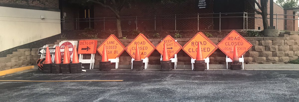 This could only mean its time to paint the PAWS! <a href="/LSHSAthletics/">LSHS Activities/Athletics</a> #lshsnhs #lshs #tradition