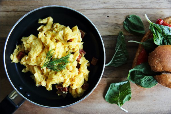 JamesHealth1000's tweet photo. This protein-packed Scrambled Eggs recipe will take you about 1 minute to make.
It is perfect with a side of fresh tomato & avocado drizzled with a little lime & chopped garden herbs.
https://t.co/uR4jYpdz0a
#nutrition #recipeoftheday #heathyrecipe #healthyfood #Wellbeing https://t.co/anhocz7uBR